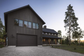 Modern Luxury Home with Hot Tub Near the Tetons Targhee and Jackson Hole